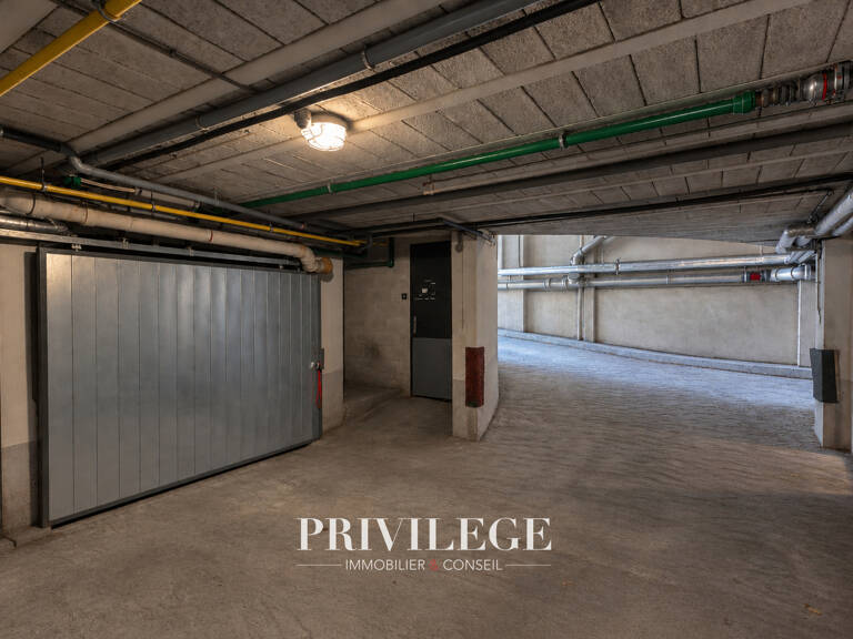 Garage fermé en sous-sol   Nice Grosso / Avenue des Fleurs — photo 1