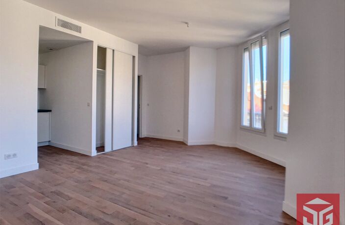 Location grand STUDIO VIDE - Nice Le Port — photo 2