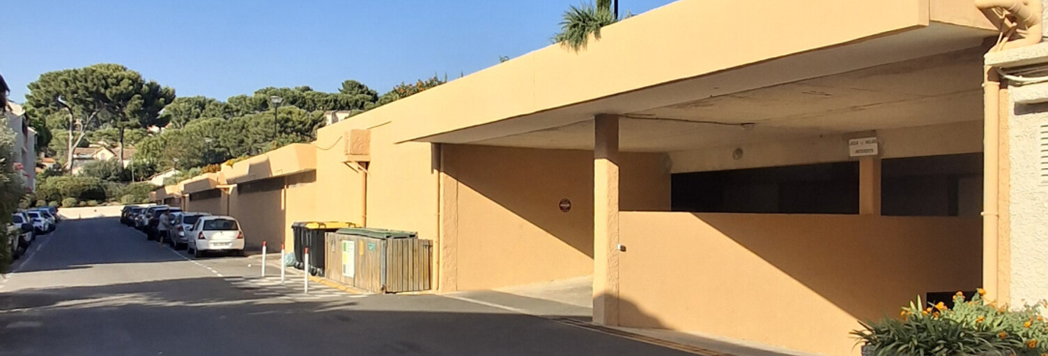 Garage   m² à vendre à Saint-Cyr-sur-Mer (83270)