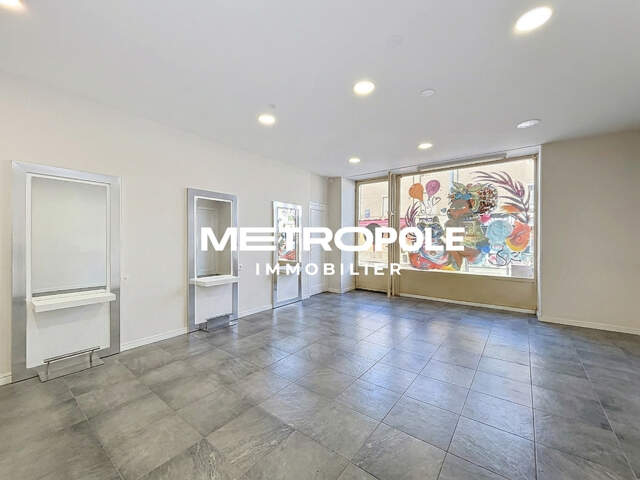 Locaux commerciaux - 140 m2 - Belleville-en-Beaujolais — photo du bien