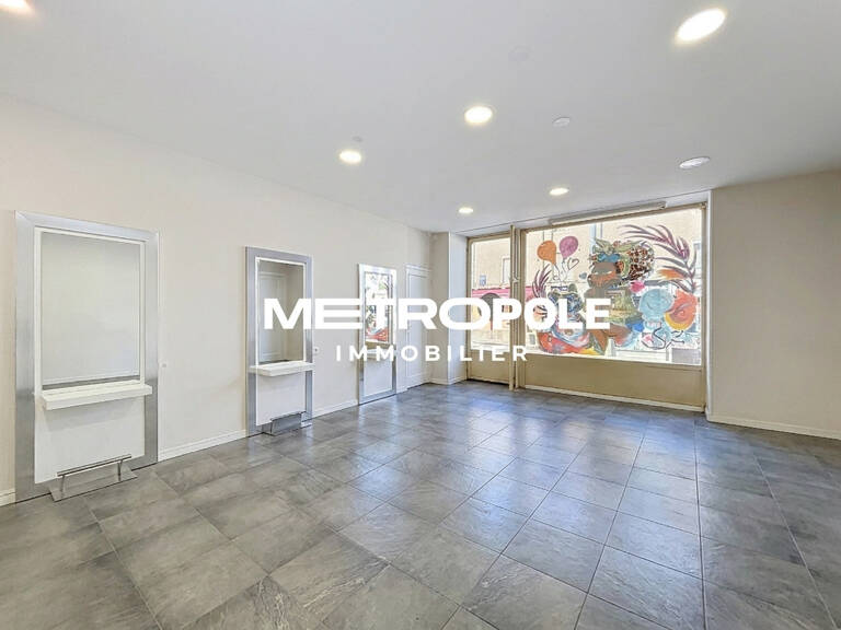 Locaux commerciaux - 140 m2 - Belleville-en-Beaujolais — photo 1