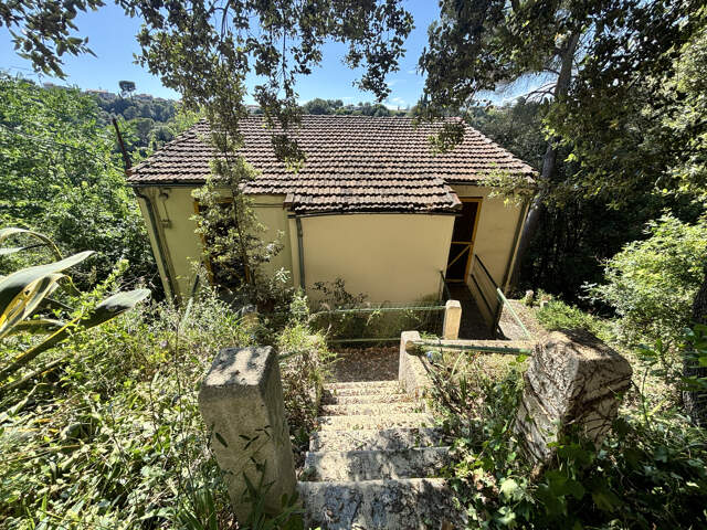 Cagnes maison 65 m2 à rénover sur terrain 1836 m2 — photo du bien