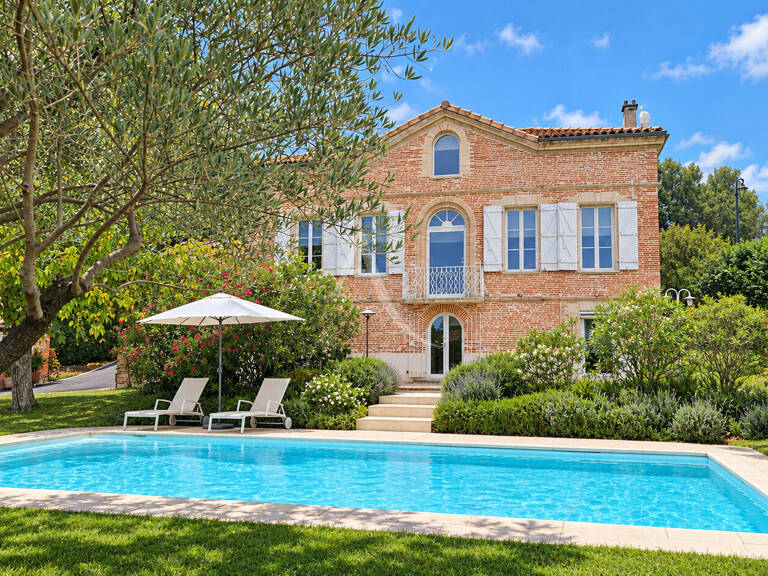 Montjoire, maison de caractère type 6 avec piscine et dépendances. — photo 1