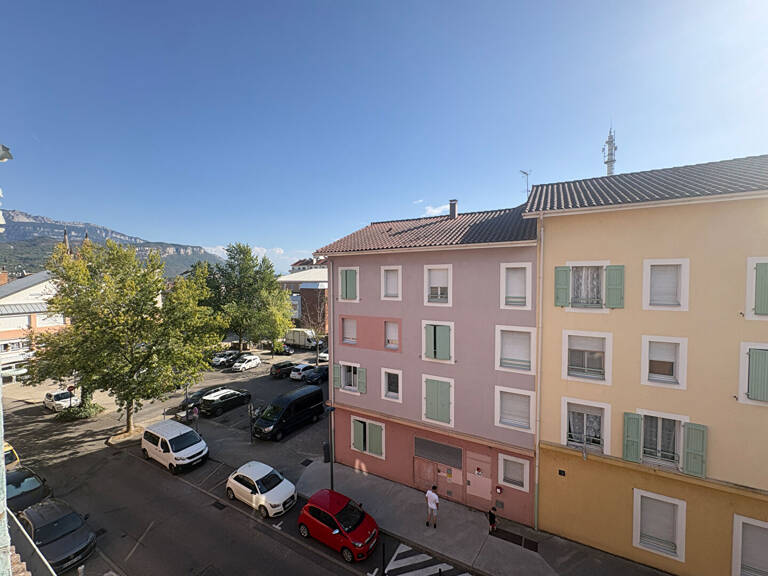VOIRON - Appartement 3 pièces + cuisine avec combles — photo 1