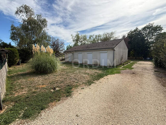 Pavillon de plain-pied  Saints-en-Puisaye sur 903m² de terrain — photo du bien