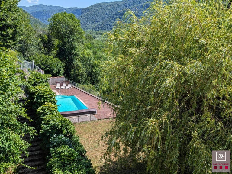À 5 minutes du centre d' Ambérieu en Bugey. 2 maisons sur 9 000 M² de parc et bois. — photo 1