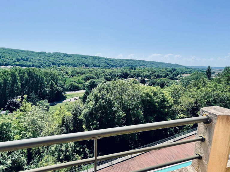 À 5 minutes du centre d' Ambérieu en Bugey. 2 maisons sur 9 000 M² de parc et bois. — photo 1