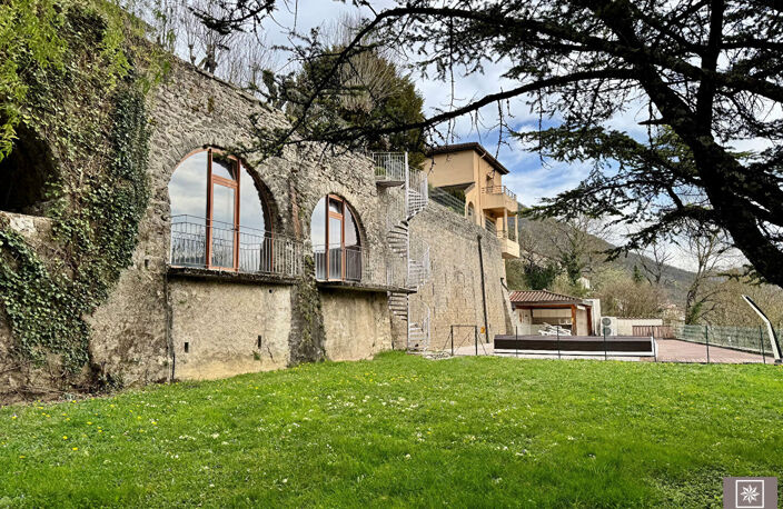 À 5 minutes du centre d' Ambérieu en Bugey. 2 maisons sur 9 000 M² de parc et bois. — photo 2