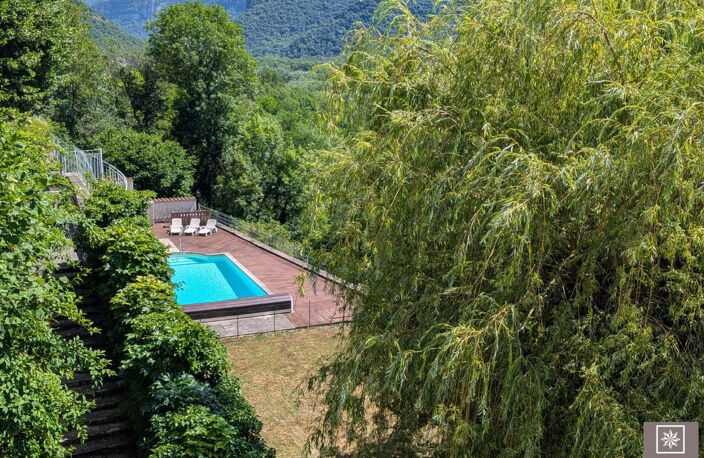 À 5 minutes du centre d' Ambérieu en Bugey. 2 maisons sur 9 000 M² de parc et bois. — photo 3