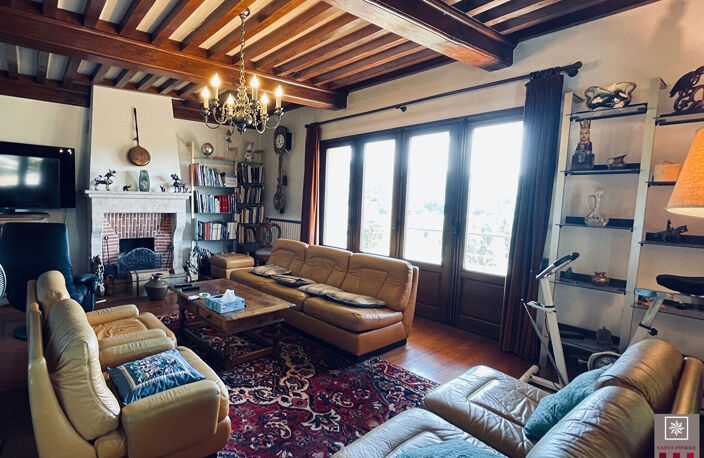 À 5 minutes du centre d' Ambérieu en Bugey. 2 maisons sur 9 000 M² de parc et bois. — photo 4