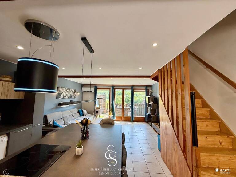 Charmant duplex avec garage, terrasse et terrain — photo 1
