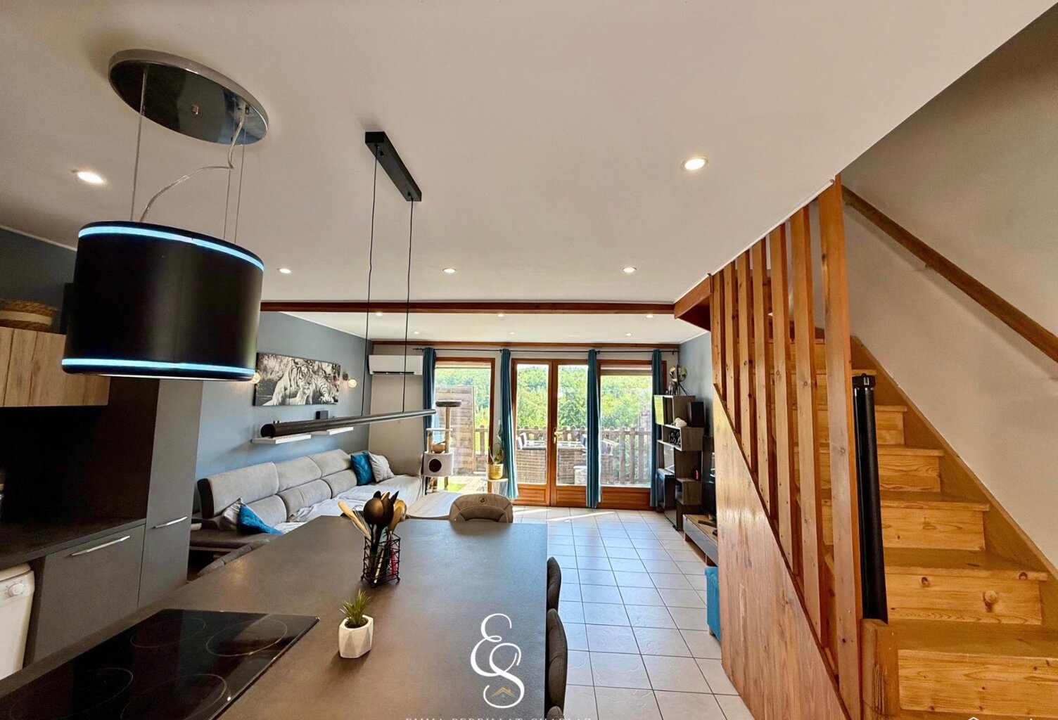 Charmant duplex avec garage, terrasse et terrain — photo 1