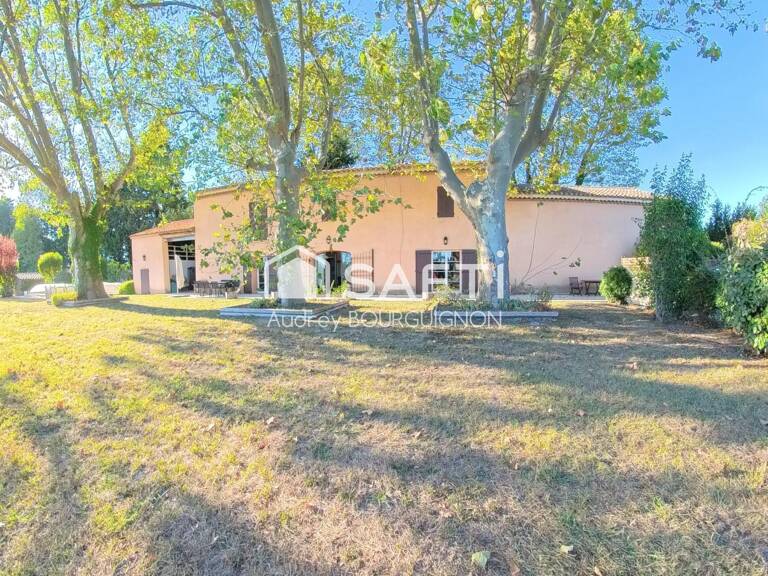 Mas provençal de 267 m² sur 8,7 hectares — photo 1