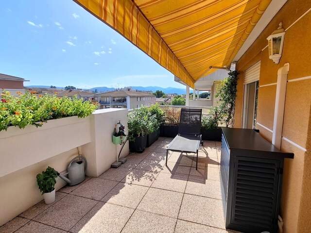 LES DEFENSIONS APPARTEMENT T4 "LE FAMILIAL", DERNIER ETAGE, TERRASSE ET GRAND GARAGE — photo du bien