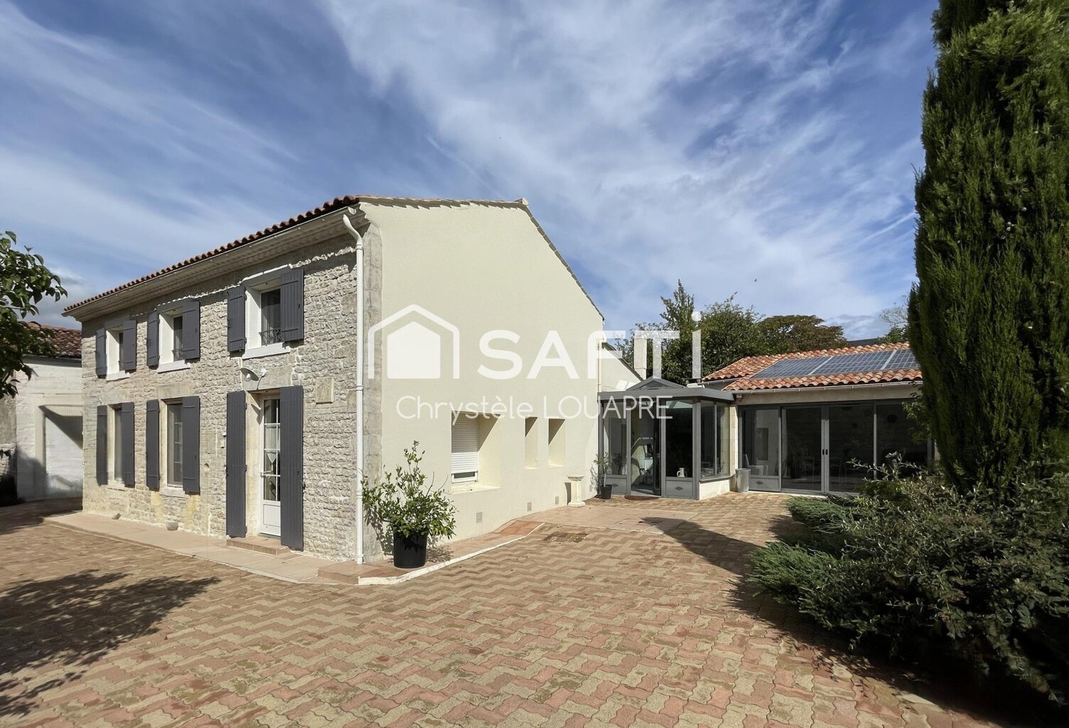 Une maison fonctionnelle, lumineuse et pleine de charme, à découvrir sans tarder ! — photo 1