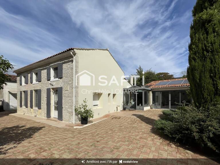 Une maison fonctionnelle, lumineuse et pleine de charme, à découvrir sans tarder ! — photo 1