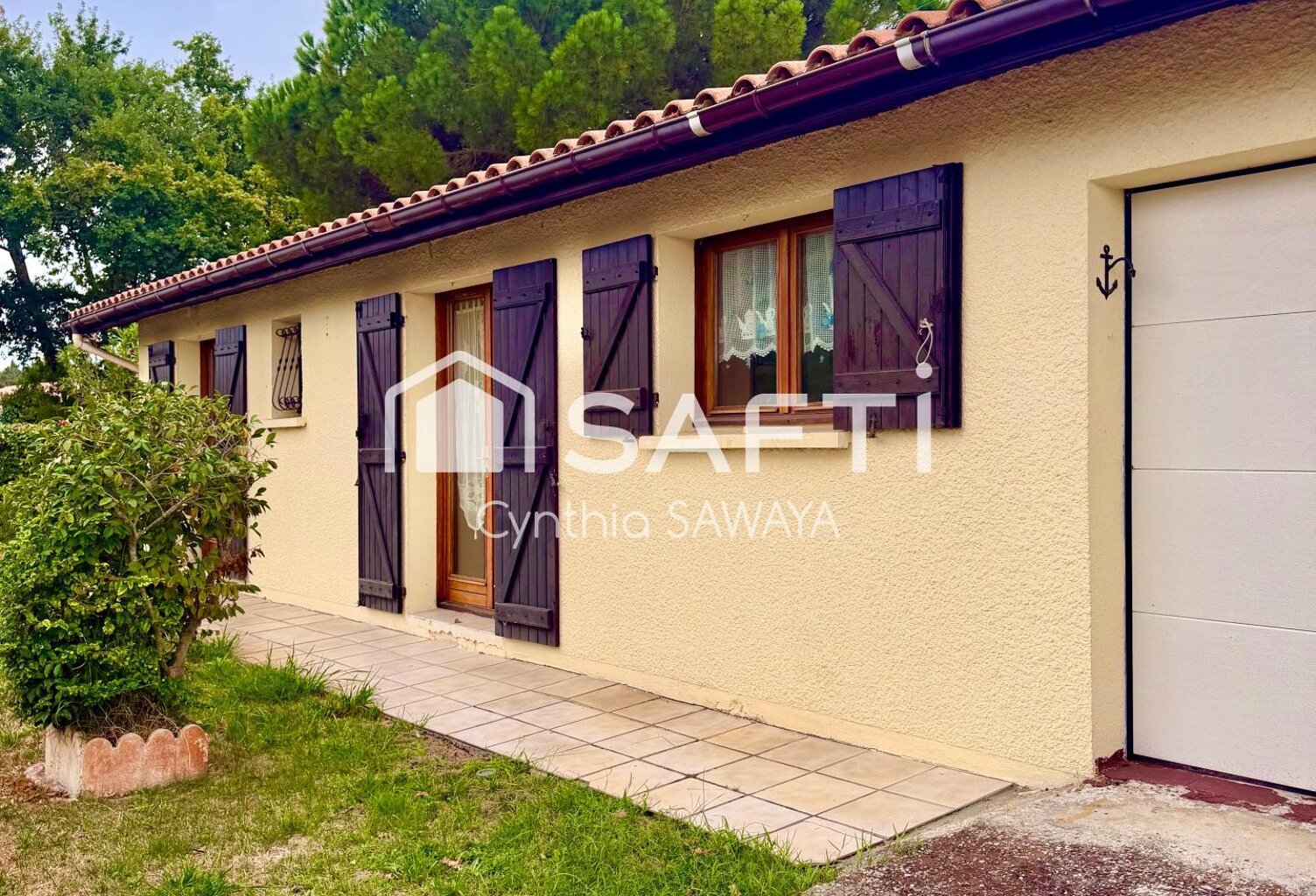 Belle maison à rafraîchir avec garage, terrasse couverte et cabanon — photo 1