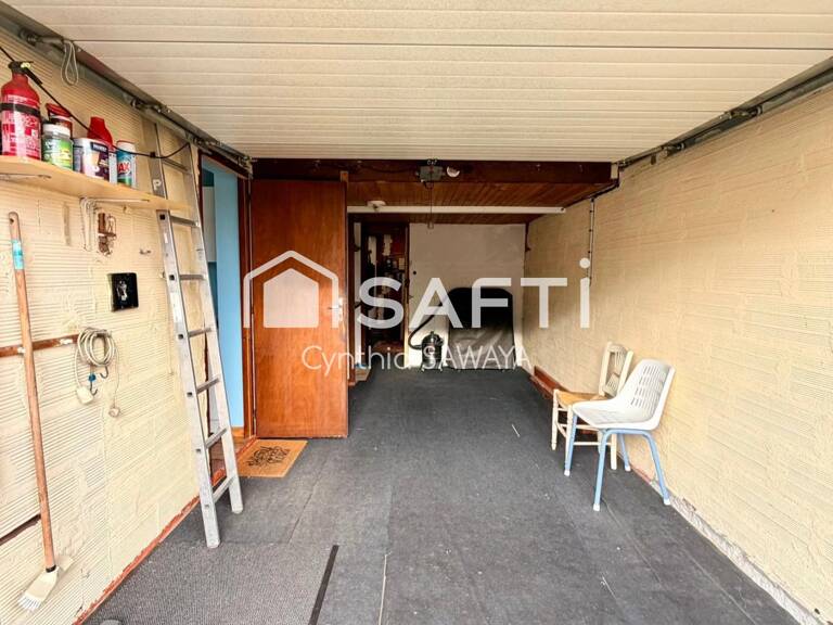 Belle maison à rafraîchir avec garage, terrasse couverte et cabanon — photo 1