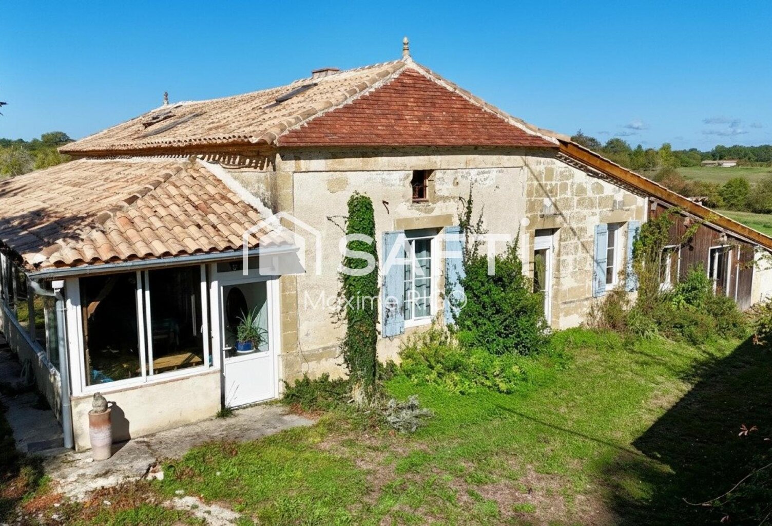 Belle propriété en pierre rénovée avec 5,5 hectares, dépendances et studio indépendant — photo 1