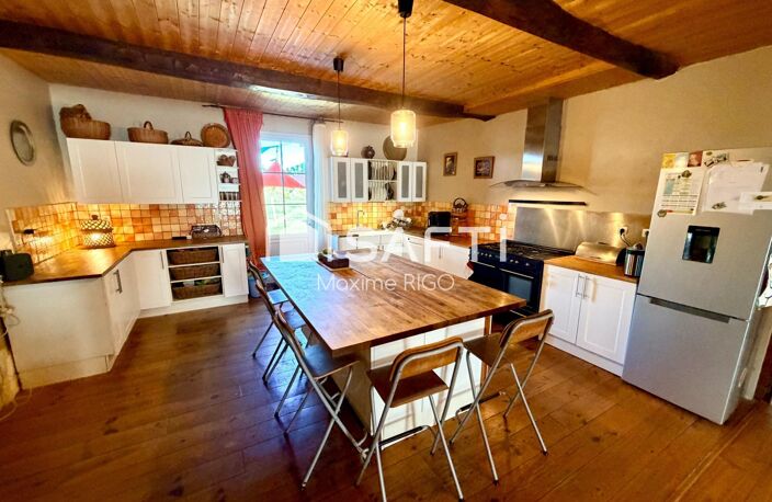 Belle propriété en pierre rénovée avec 5,5 hectares, dépendances et studio indépendant — photo 3