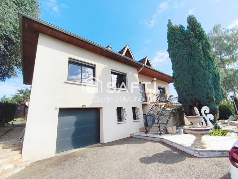 Très belle maison située à Saint-Amour d'une surface habitable de 264 m2 sur terrain arboré de 2300 m2 — photo 1