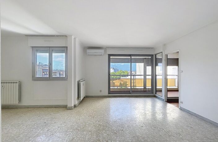 CENTRE VILLE DERNIER ETAGE T4 BALCON CAVE PARKING — photo 3