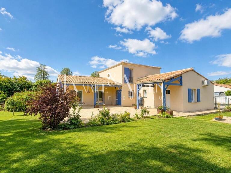 Villa avec vie de plain-pied, jardin et double garage — photo 1