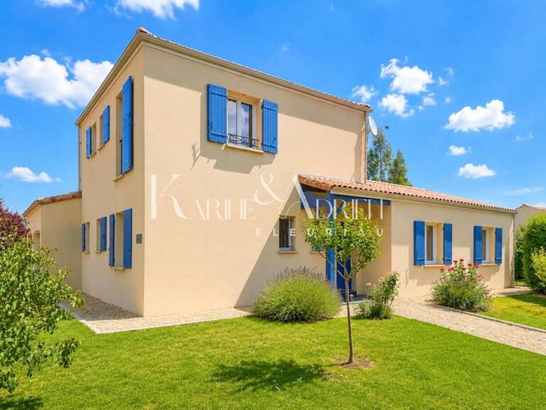 Villa avec vie de plain-pied, jardin et double garage — photo 1