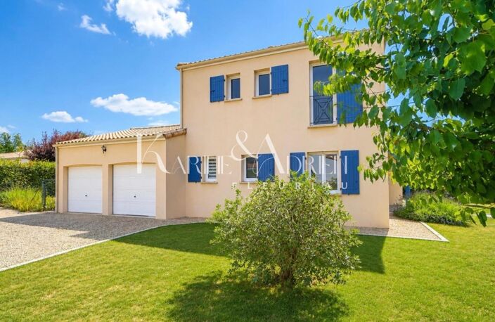 Villa avec vie de plain-pied, jardin et double garage — photo 2