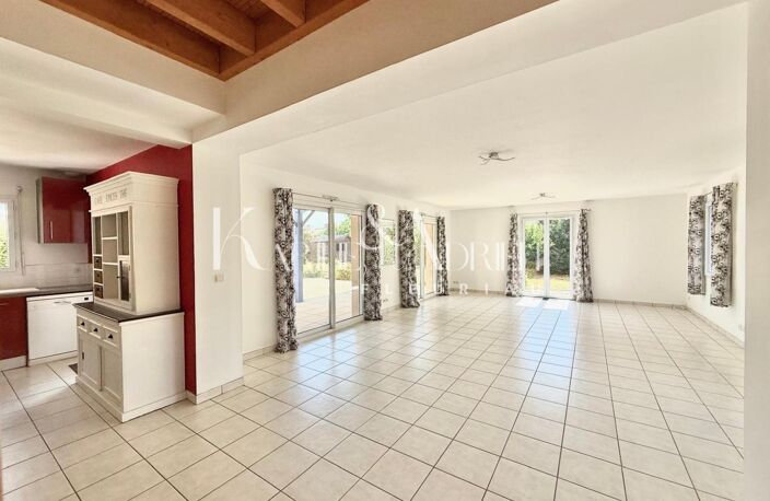 Villa avec vie de plain-pied, jardin et double garage — photo 5