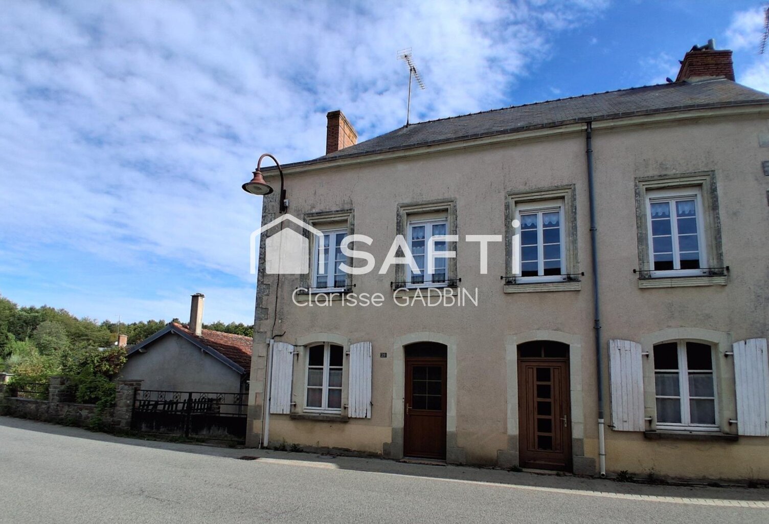Maison à rénover avec dépendances — photo 1