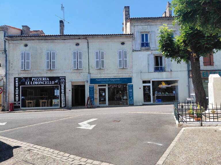 Immeuble de rapport 8 lots Place du marché Mareuil — photo 1