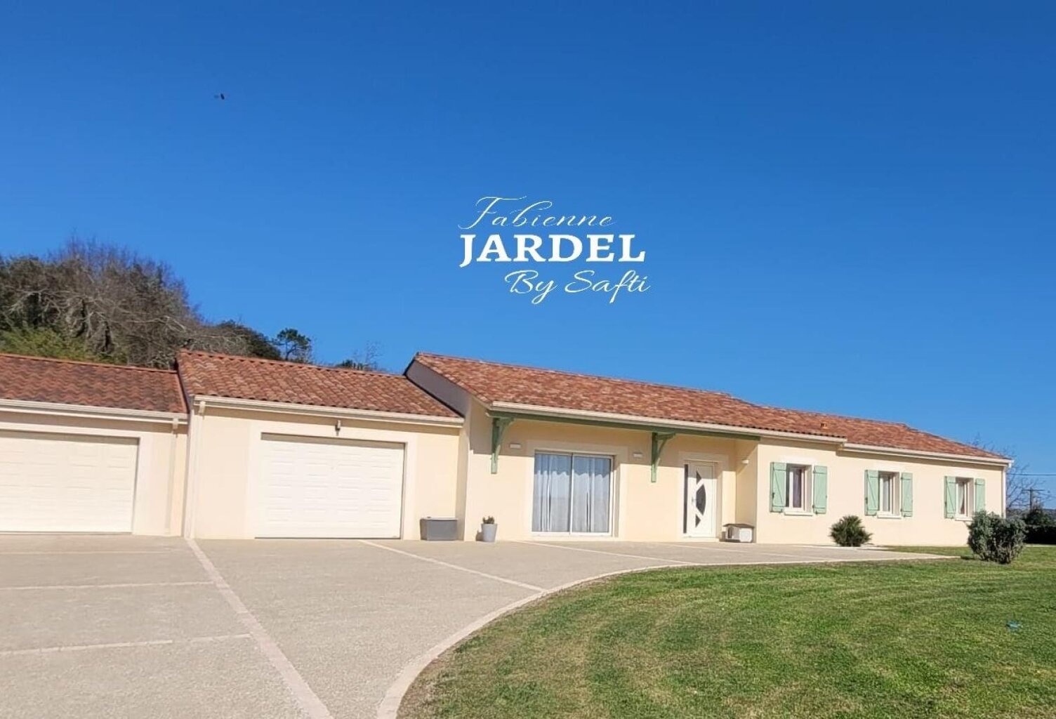 Villa récente de 153 m² de plain pied avec piscine — photo 1