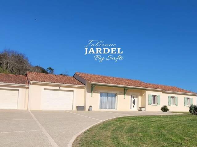 Villa récente de 153 m² de plain pied avec piscine — photo du bien