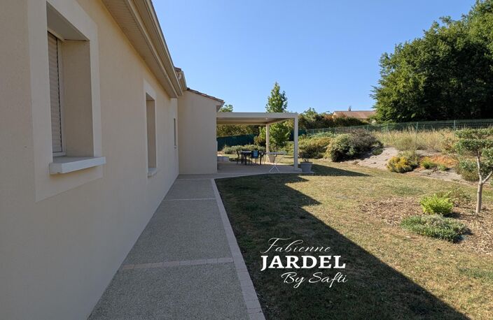 Villa récente de 153 m² de plain pied avec piscine — photo 2