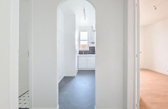 APPARTEMENT 2-3 PIECES PARC DE LA VILLETTE — photo 2