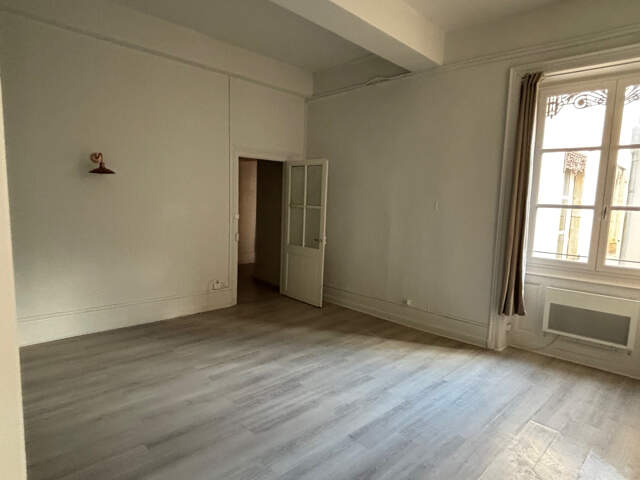 Appartement T3 de 128m2 à louer Villefranche centre — photo du bien