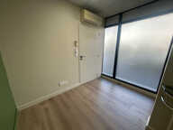 Local professionnel avec cabines ou bureaux — photo 4