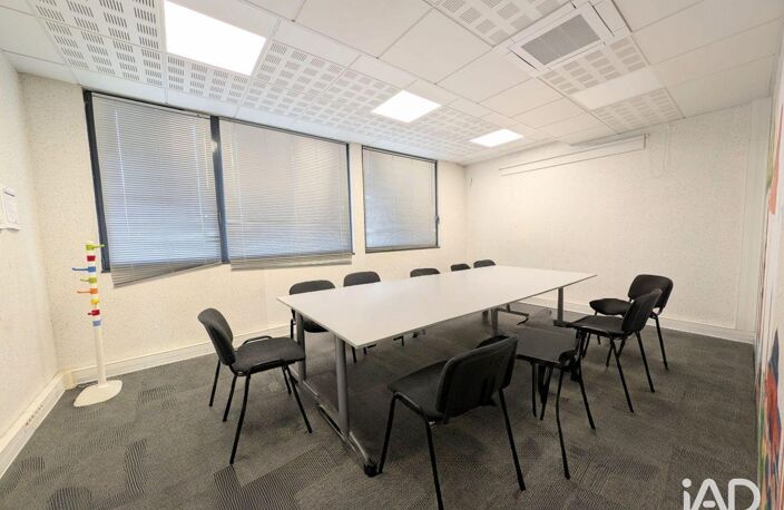 Location Bureaux 137 m&sup2; — photo 2