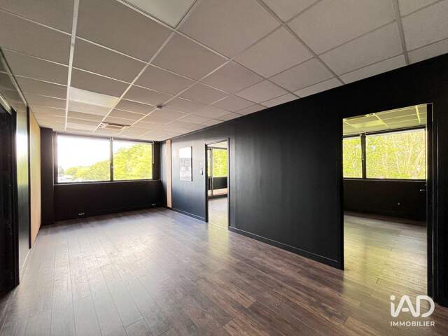 Location Bureaux 130 m&sup2; — photo du bien