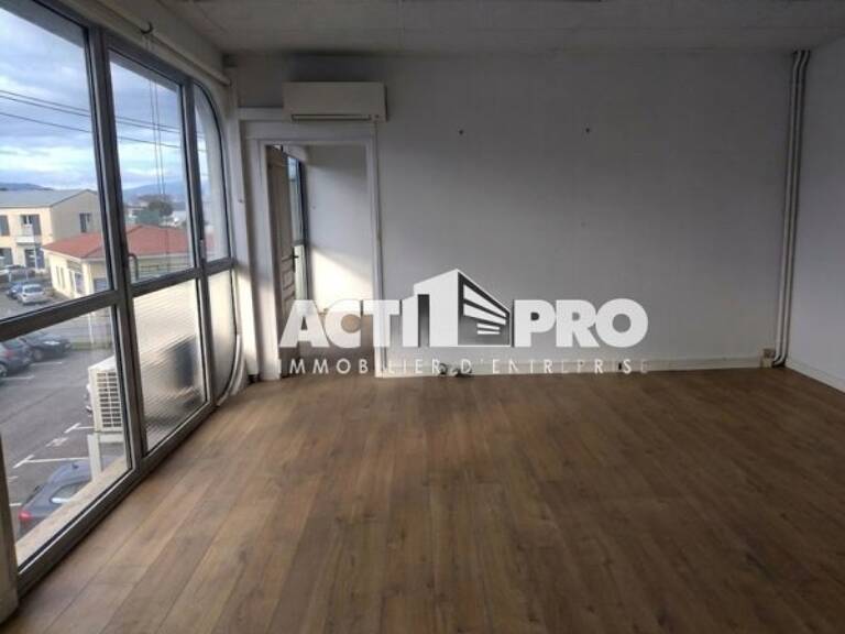 Bureaux à louer — photo 1