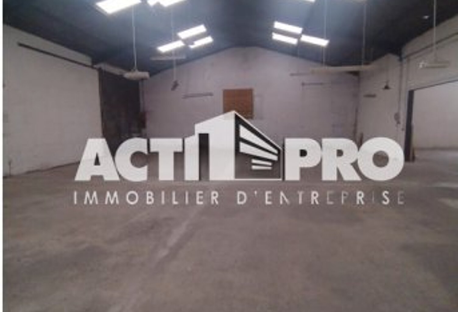 Entrepot à louer — photo 1