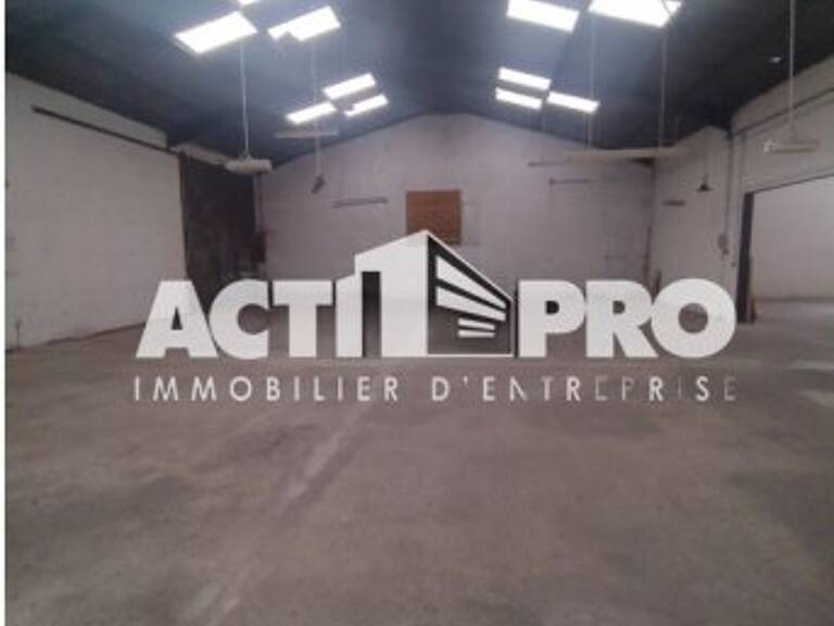 Entrepot à louer — photo 1