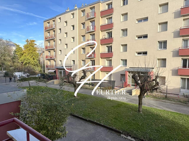 Grenoble - T3 + C - Ravalé et isolé — photo du bien