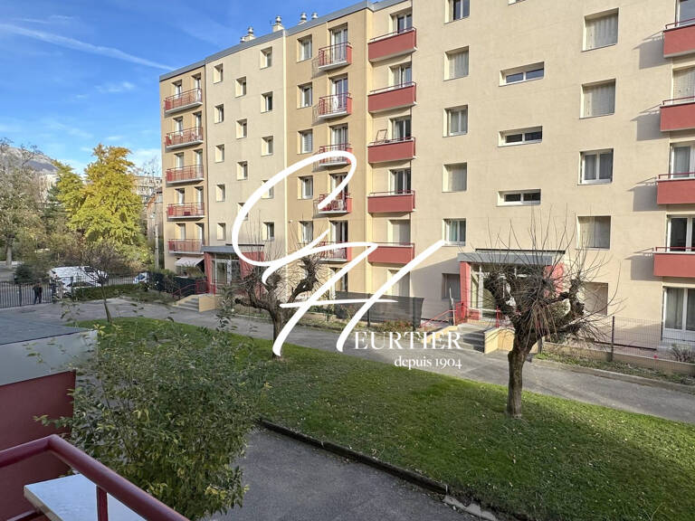 Grenoble - T3 + C - Ravalé et isolé — photo 1