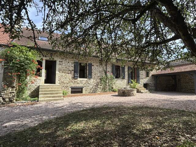 VENAREY LES LAUMES 10min : maison rénovée 227m², dépendances, jardin, pré attenant. Prix : 287 000 € — photo du bien