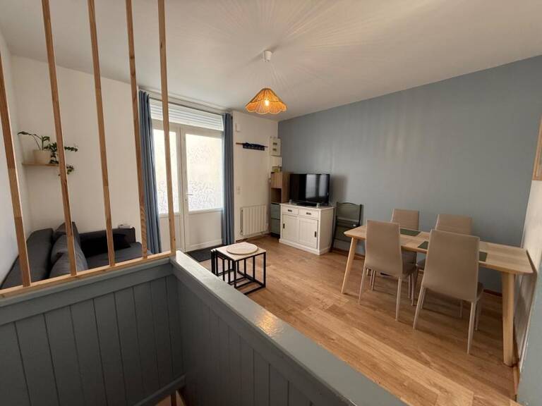 À 300 m de la plage, appartement 2 chambres entièrement rénové et vendu meublé — photo 1