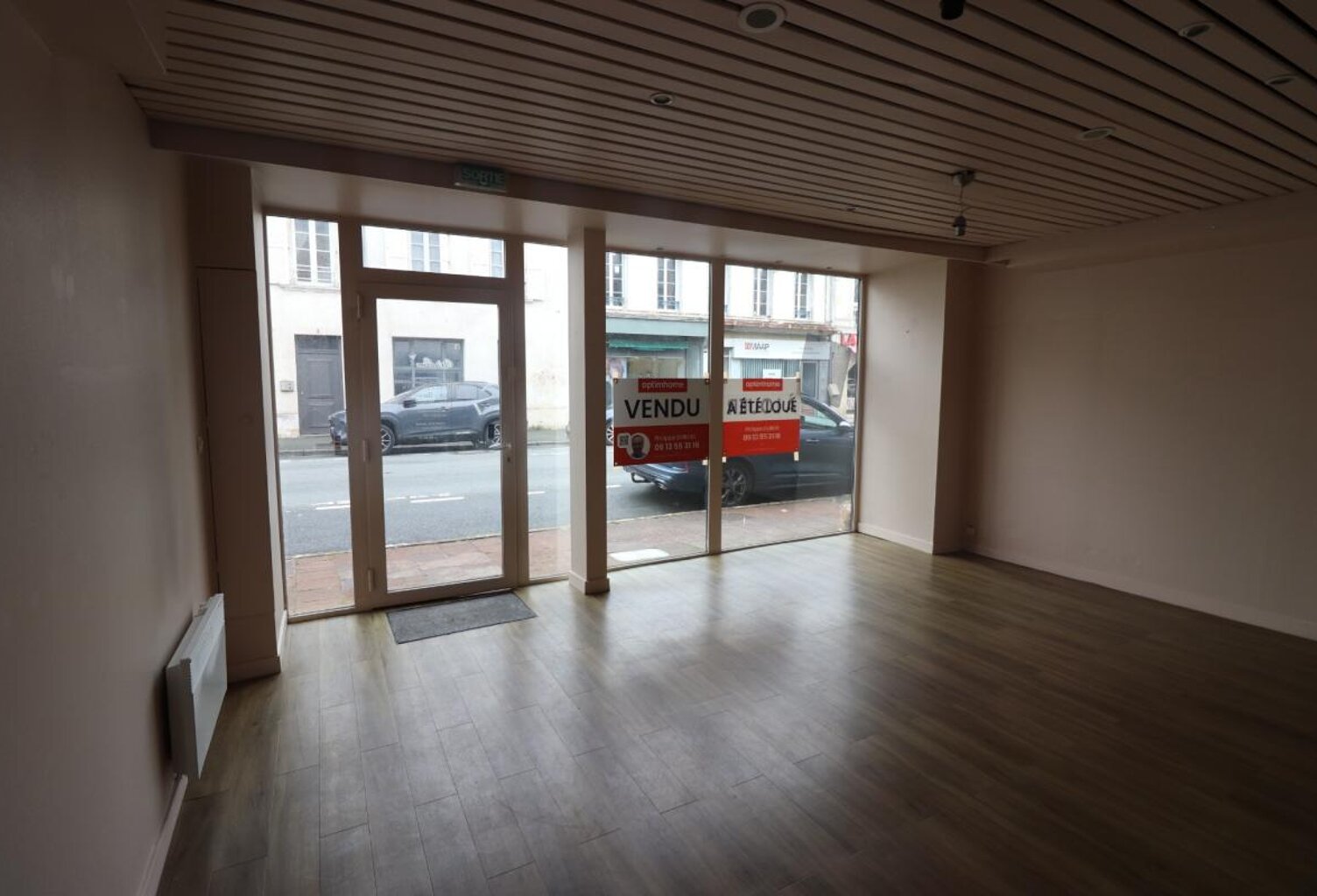 A VENDRE 110 M² DE BUREAUX DE PLAIN PIED A ROCHEFORT (17) — photo 1