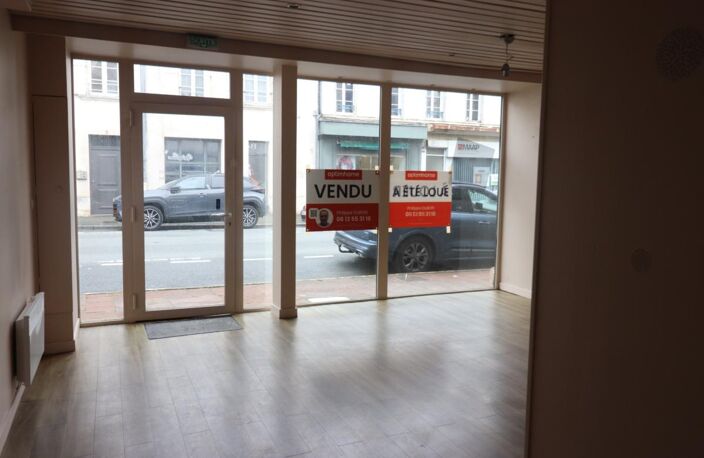 A VENDRE 110 M² DE BUREAUX DE PLAIN PIED A ROCHEFORT (17) — photo 2