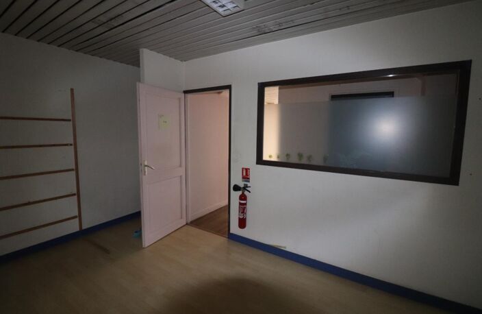 A VENDRE 110 M² DE BUREAUX DE PLAIN PIED A ROCHEFORT (17) — photo 4